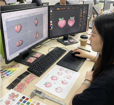 樹脂工芸品の3D設計と精密金型製作の現場風景